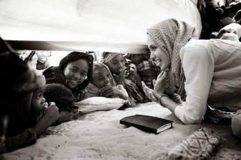 Angelina Jolie com crianças | IKMR