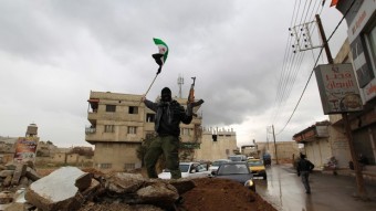 Civil sírio armado com bandeira | IKMR