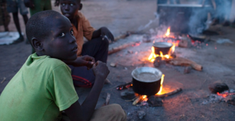 crianças sul sudanesas
