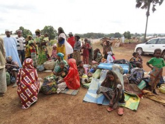 Refugiados da República Centro-Africana que chegaram ao centro de trânsito Gbiti, no Camarões. Cerca de 10.000 refugiados por semana transitam pela fronteira com a República Centro-Africana.