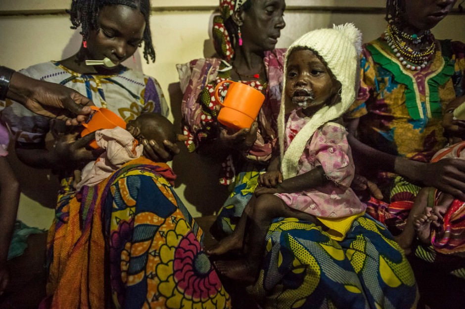 Crianças centro-africanas recebem cuidados em hospital em Camarões. Foto: ACNUR/F. Noy