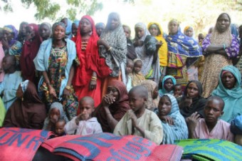 Refugiados da violência na Nigéria em abrigo na vila de Guesseré, Níger