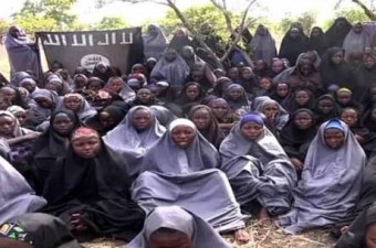Mais de 200 estudantes foram sequestradas; a maioria permanece nas mãos dos radicais AFP/Boko Haram