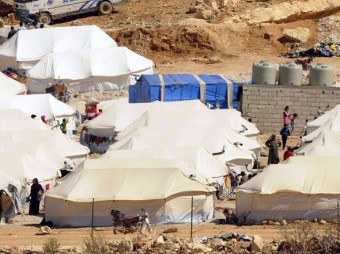 Refugiados sírios: Centenas de famílias buscaram abrigo na cidade próxima à fronteira