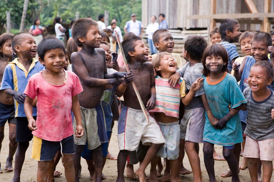 Crianças colombianas deslocadas pelo conflito. Foto: ONU/Mark Garten