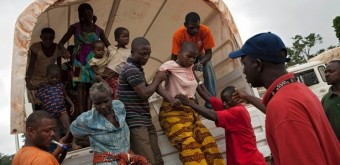 Refugiados da Costa do Marfim permanecem dias  ou mesmo semanas em aldeias da Libéria