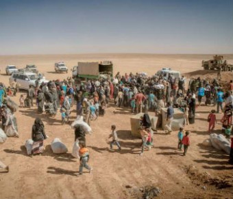 Centenas de refugiados sírios atravessam a fronteira para a Jordânia. Foto: Acnur/J. Kohler