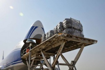 Boeing 747 fretado pelo ACNUR descarrega itens de ajuda humanitária após aterrissar em Erbil, no Curdistão iraquiano. Foto: ACNUR