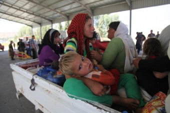 Crianças, mulheres e homens Yazidis que conseguiram sair das montanhas sitiadas de Sinjar. Foto: UNICEF/Khuzaie