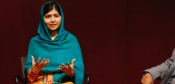  Malala Yousafzai, mais jovem ganhadora do Nobel da Paz, lançou sua autobiografia em 2013, onde conta detalhes sobre o ataque de talebans que sofreu em 2012.