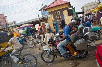 Cerca de 650 mil civis estão desabrigadas no nordeste da Nigéria devido à insurgência. Foto: ACNUR/Helen Caux