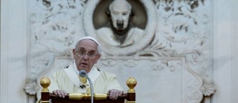 Papa Francisco celebra missa no cemitério Verano, em Roma, pela ocasião do Dia de Todos os Santos - Alessandra Tarantino / AP 