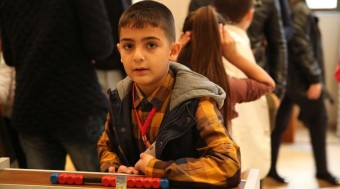 Um dos meninos refugiados na Turquia que se reuniu com o Papa Francisco. Foto: Daniel Ibáñez / Grupo ACI.