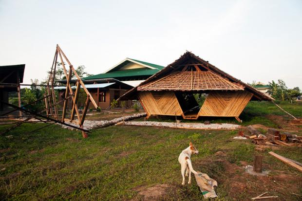 Arquitetos projetam abrigo de bambu para crianças refugiadas