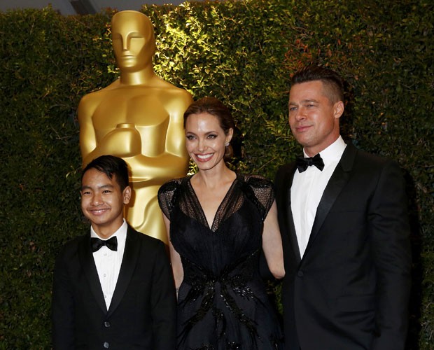 Angelina Jolie recebe Oscar honorário por serviços humanitários