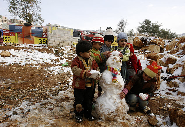 Onda de frio complica ajuda a refugiados sírios no Líbano, diz ONU