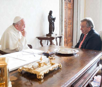 Papa e chefe do Acnur discutem situação dos refugiados