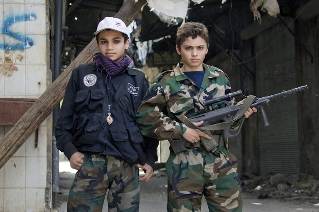 Conflito na Síria expõe exército infantil