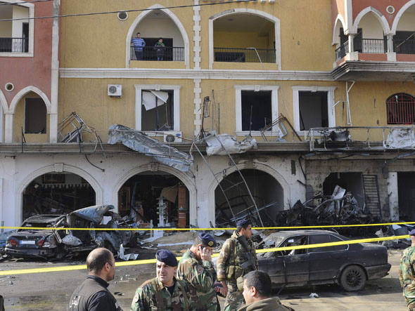 Foguete disparado da Síria mata 7 em cidade libanesa