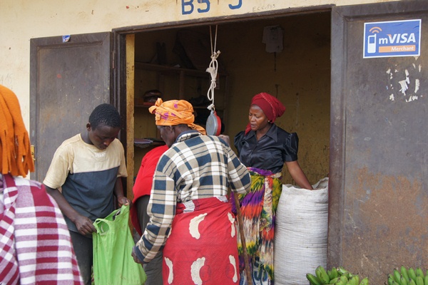 PMA introduz transferência de renda em campo de refugiados em Ruanda
