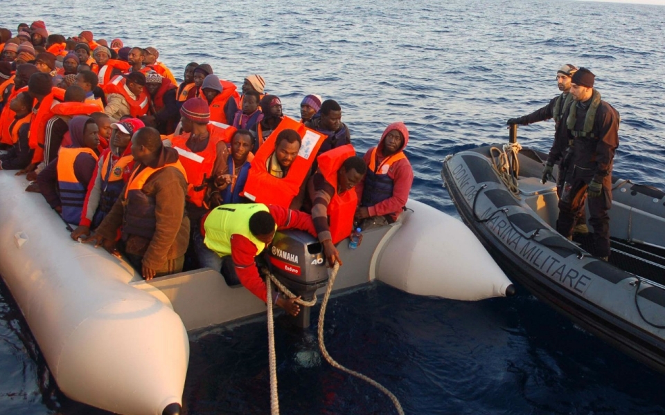 Marinha italiana resgata mais de 4.000 refugiados do Norte de África