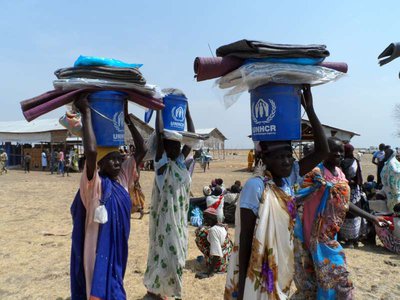 ACNUR e parceiros distribuem ajuda em área afetada pelo conflito no Sudão do Sul