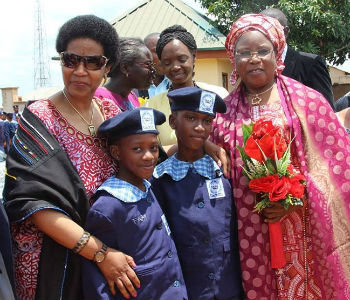 Na Nigéria, ONU Mulheres promete atenção à educação e segurança