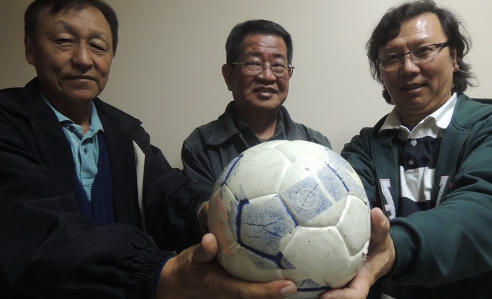 Refugiados da guerra, coreanos vivem a paixão pelo futebol no Brasil