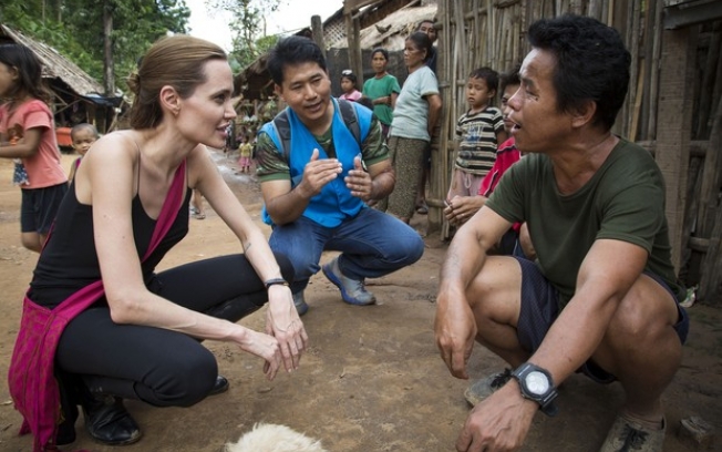 Atriz Angelina Jolie viaja para mais uma causa humanitária