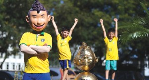 Sírios refugiados no Brasil querem dar troféu a Neymar
