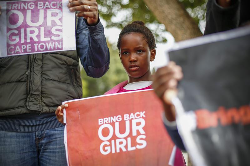 Nigéria suspeita que meninas sequestradas foram divididas em grupos pelo país
