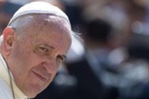 Papa pede acolhimento para refugiados, mas resposta é escassa