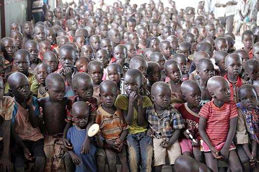 Os Salesianos dão esperança, educação e comida aos jovens no Campo de Refugiados, de Kakuma