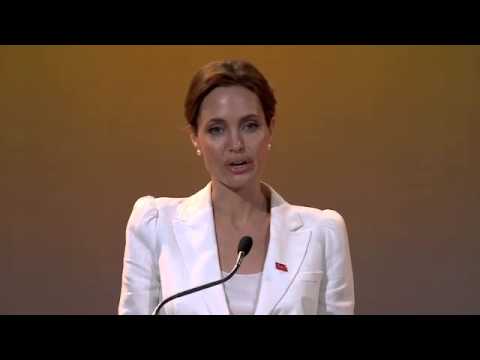 Angelina Jolie afirma que violações são “arma de guerra” contra civis