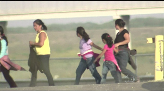 Crianças e bebês fogem para os EUA e atravessam fronteira sozinhos