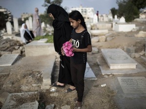 Míssil atinge campo de refugiados em Gaza e causa morte de crianças