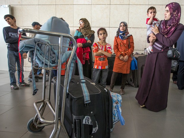 Milhares de pessoas fogem de Gaza e se tornam novos refugiados