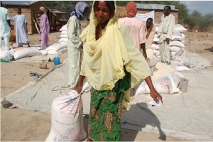 PMA distribui alimentos aos refugiados que fogem do conflito na Nigéria