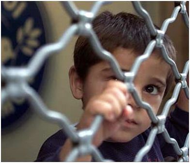 Austrália vai libertar algumas crianças de centros de detenção de imigrantes