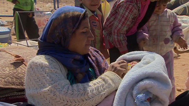 Refugiada da Síria dá à luz ao fugir do Estado Islâmico