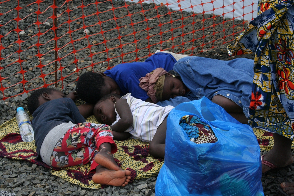 Ebola: os órfãos da “Tenda Hotel” de Monróvia