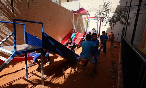 Recuperação de escola na Síria restaura esperança em comunidade de refugiados palestinos no país