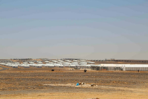 Sistema de ajuda financeira da ONU garantirá roupas de inverno a crianças sírias na Jordânia