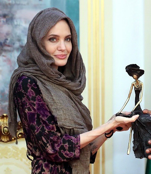 Angelina Jolie celebra o Dia Mundial do Refugiado em Burquina Faso